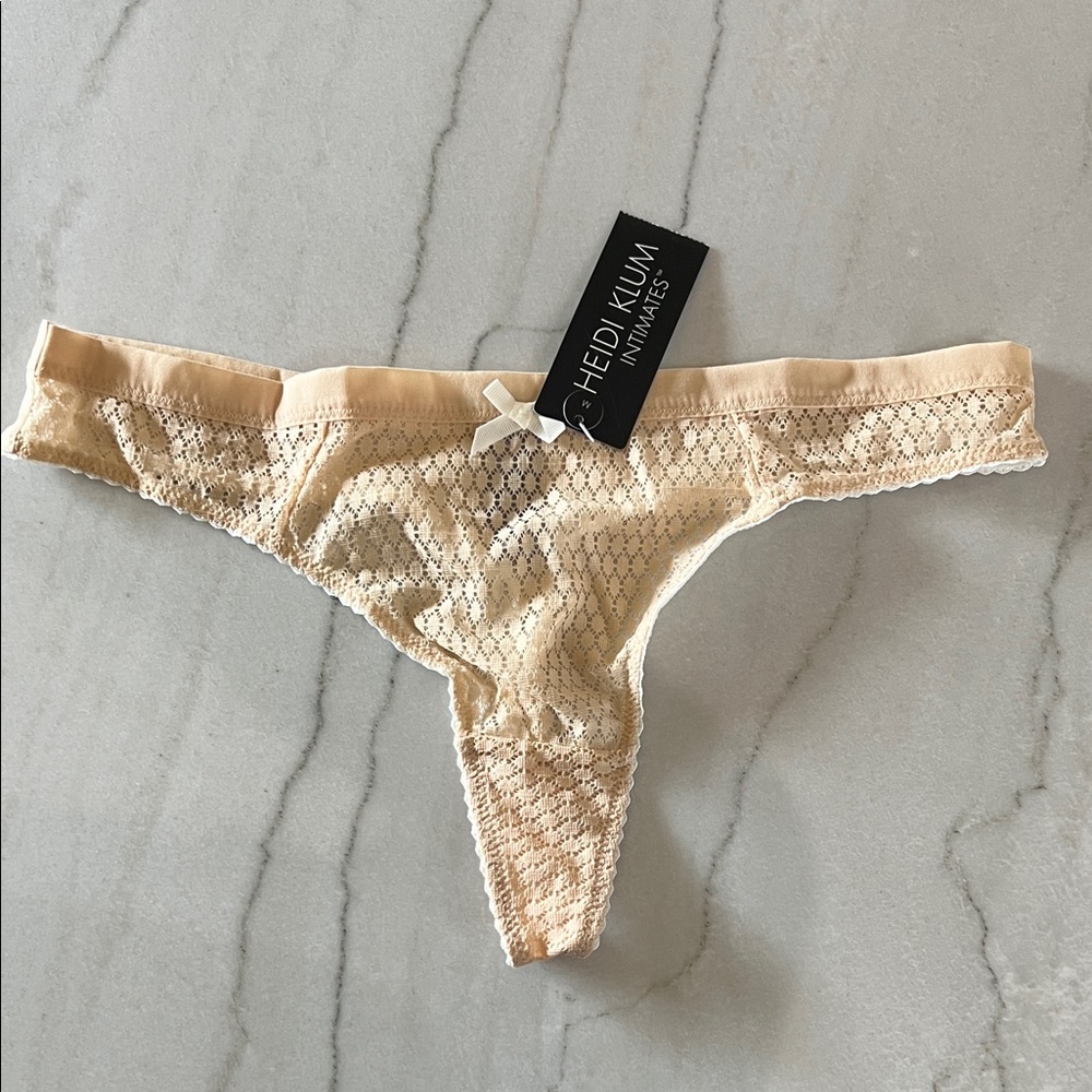 NWT Heidi Klum Intimates Leise Lace Thong in Nude
